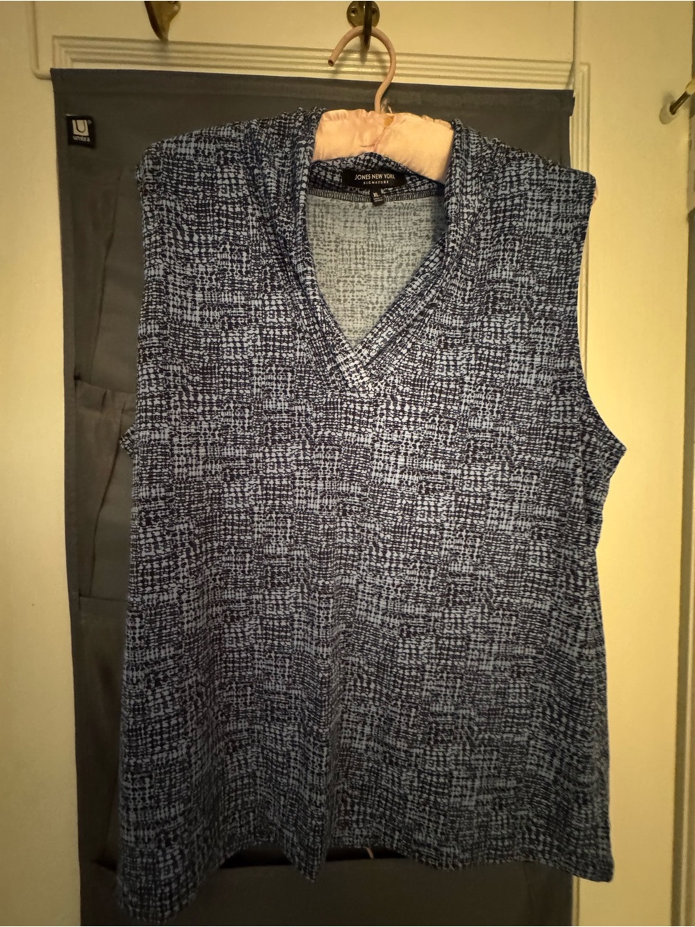 Jones New York Blue Patterned V-Neck Knit Tank